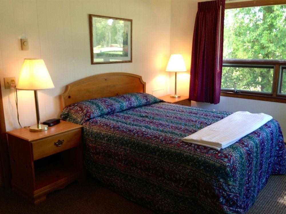 Maxwelton Braes Lodge & Golf Course Бейлис-Харбор Экстерьер фото