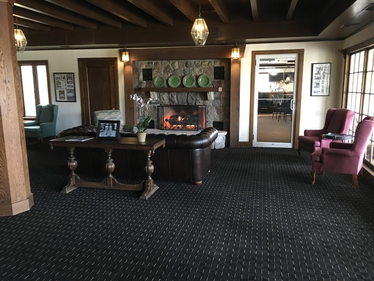 Maxwelton Braes Lodge & Golf Course Бейлис-Харбор Экстерьер фото